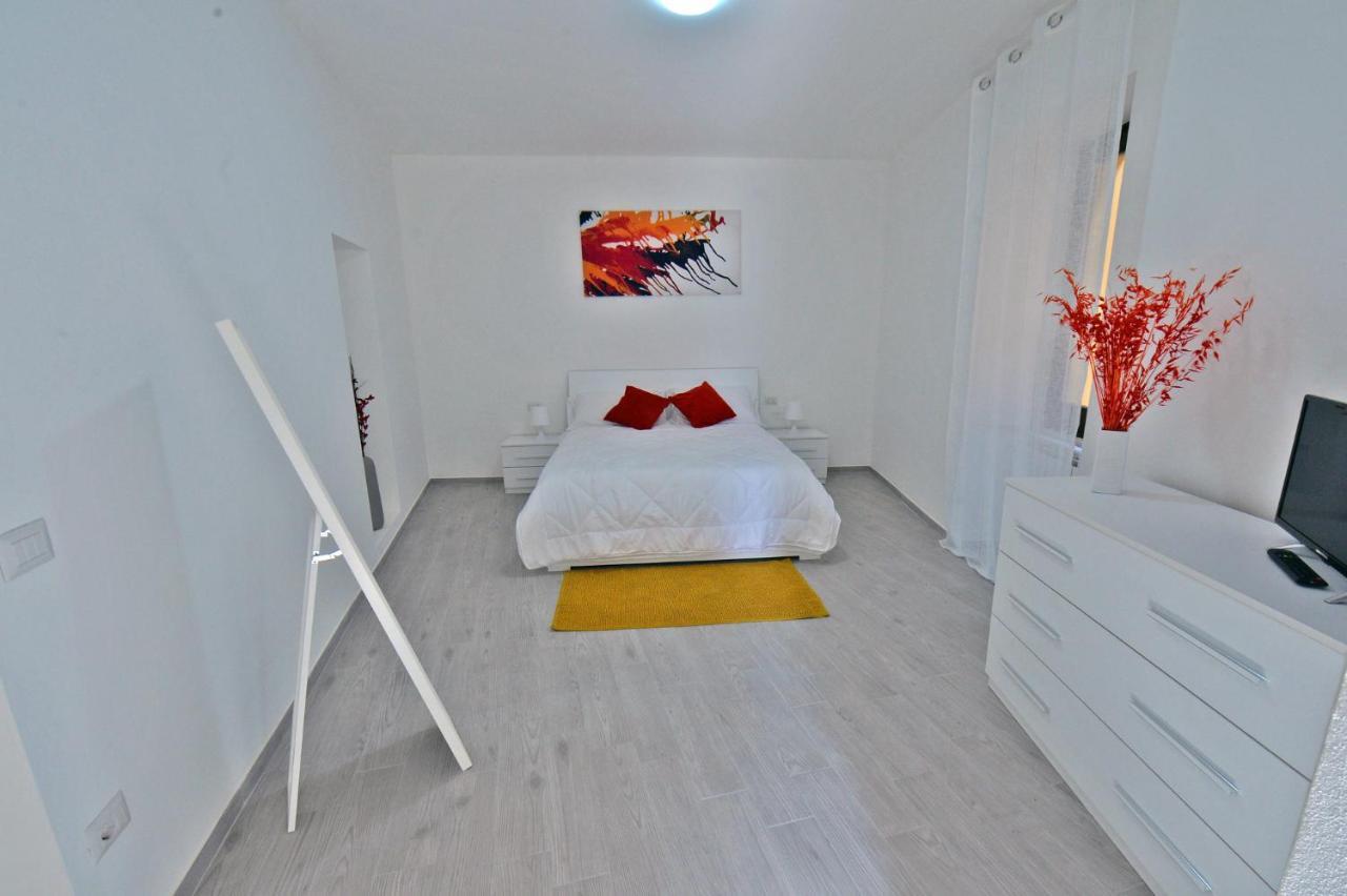 Villa Casa Carma Porto Ceresio Esterno foto